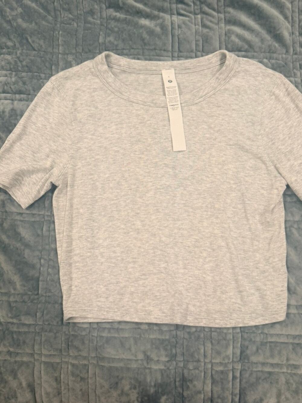 Lululemon Grey Ribbed Baby Tee - Size 6 - BNWOT